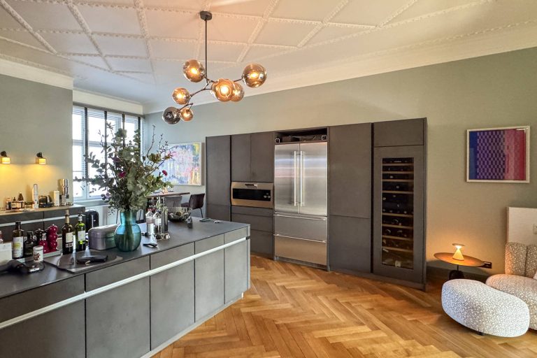 Immobilienangebot - Hamburg Winterhude - Alle - Luxuriöse Altbauwohnung mit Stil – großzügiges Wohnerlebnis in bester Lage