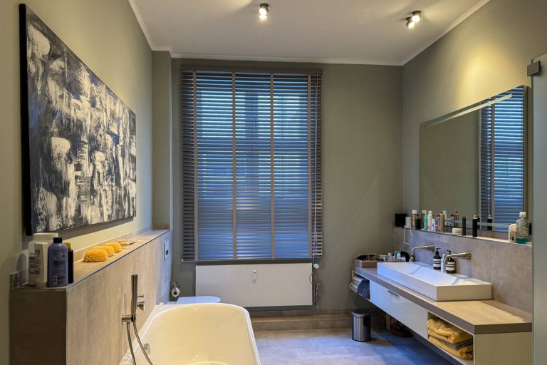 Immobilienangebot - Hamburg Winterhude - Alle - Luxuriöse Altbauwohnung mit Stil – großzügiges Wohnerlebnis in bester Lage