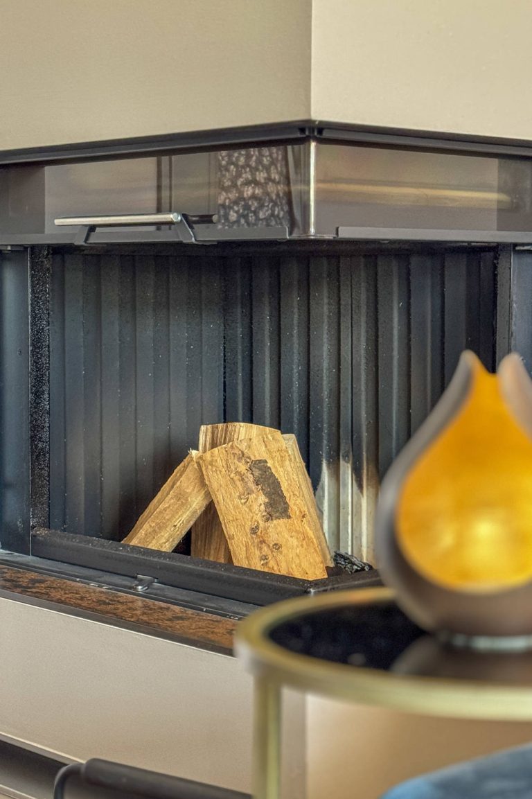 Immobilienangebot - Hamburg Winterhude - Alle - Luxuriöse Altbauwohnung mit Stil – großzügiges Wohnerlebnis in bester Lage