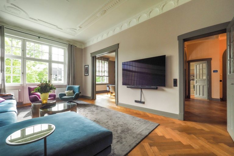 Immobilienangebot - Hamburg Winterhude - Alle - Luxuriöse Altbauwohnung mit Stil – großzügiges Wohnerlebnis in bester Lage