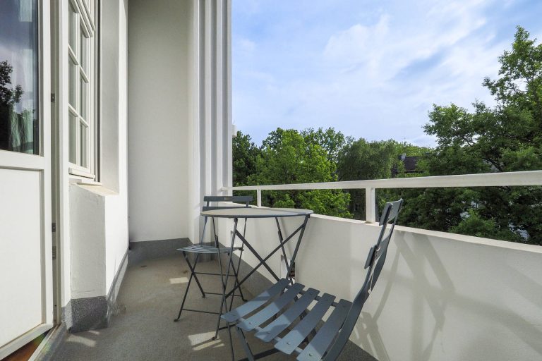 Immobilienangebot - Hamburg Winterhude - Alle - Luxuriöse Altbauwohnung mit Stil – großzügiges Wohnerlebnis in bester Lage