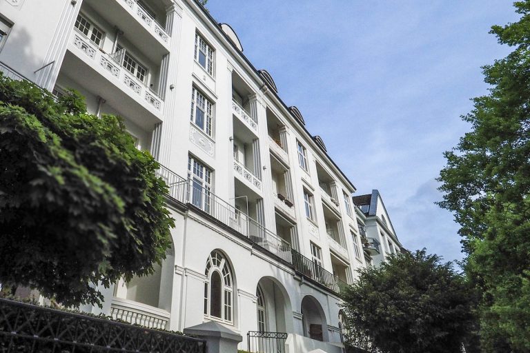 Immobilienangebot - Hamburg Winterhude - Alle - Luxuriöse Altbauwohnung mit Stil – großzügiges Wohnerlebnis in bester Lage