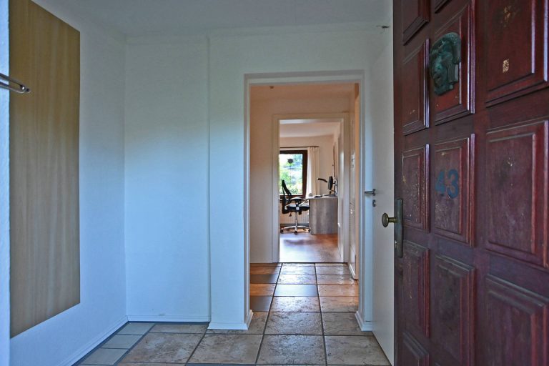 Immobilienangebot - Hamburg Eidelstedt - Alle - RESERVIERT - Einfamilienhaus mit Ausbaupotential auf sonnigem Grundstück