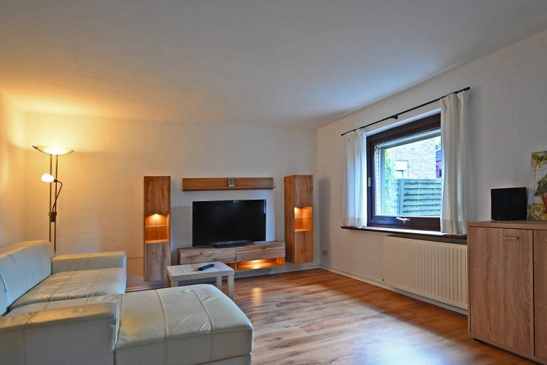 Immobilienangebot - Hamburg Eidelstedt - Alle - RESERVIERT - Einfamilienhaus mit Ausbaupotential auf sonnigem Grundstück