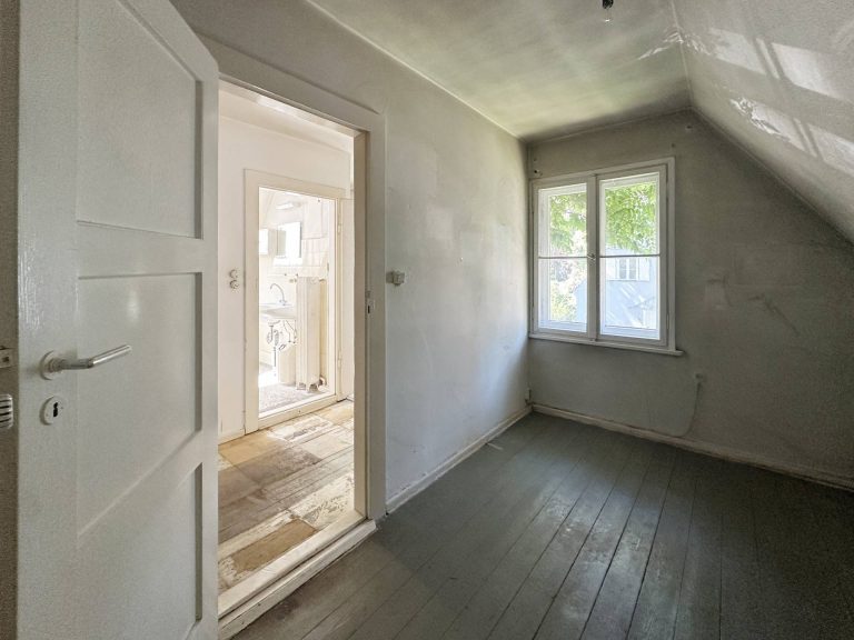 Immobilienangebot - Berlin - Alle - BIETERVERFAHREN – Originales Siedlungshaus mit besonderer Atmosphäre nahe Krumme Lanke