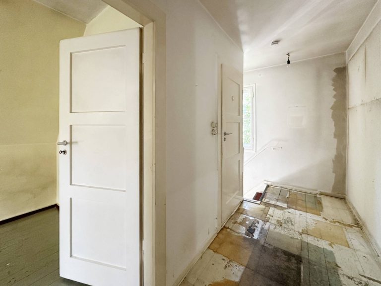 Immobilienangebot - Berlin - Alle - BIETERVERFAHREN – Originales Siedlungshaus mit besonderer Atmosphäre nahe Krumme Lanke