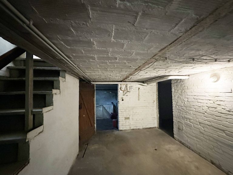 Immobilienangebot - Berlin - Alle - BIETERVERFAHREN – Originales Siedlungshaus mit besonderer Atmosphäre nahe Krumme Lanke