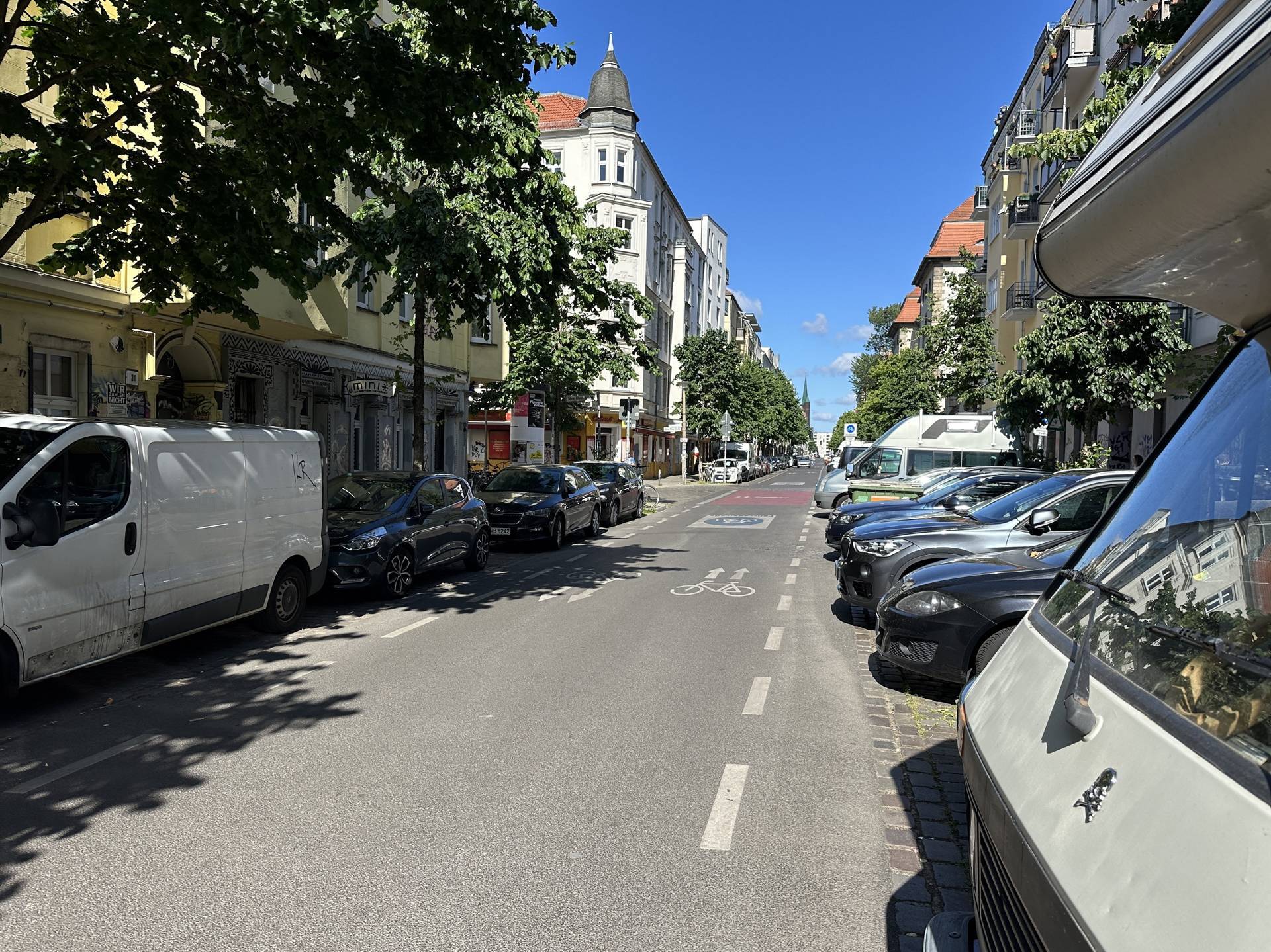Immobilienangebot - Berlin Friedrichshain - Alle - Mitten im lebendigen Friedrichshainer Kiez! Helle Altbauwohnung im 4. OG mit Südbalkon