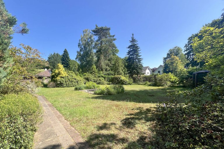 Immobilienangebot - Aumühle - Alle - Aumühle - östlich von Hamburg: Großzügiges Süd-Grundstück in naturverbundener Lage