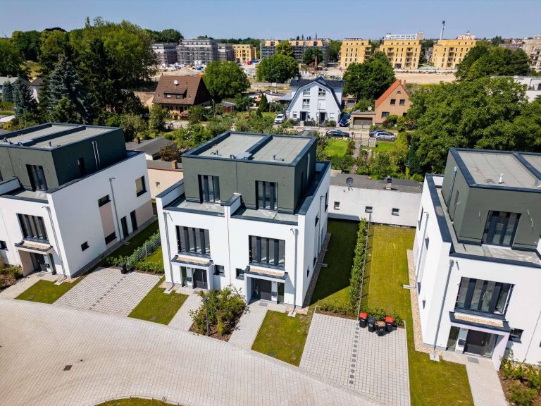 Immobilienangebot - Berlin - Alle - Erstbezug – moderne Doppelhaushälfte mit 
Garten, private Wohnsiedlung mit eigenem Strand