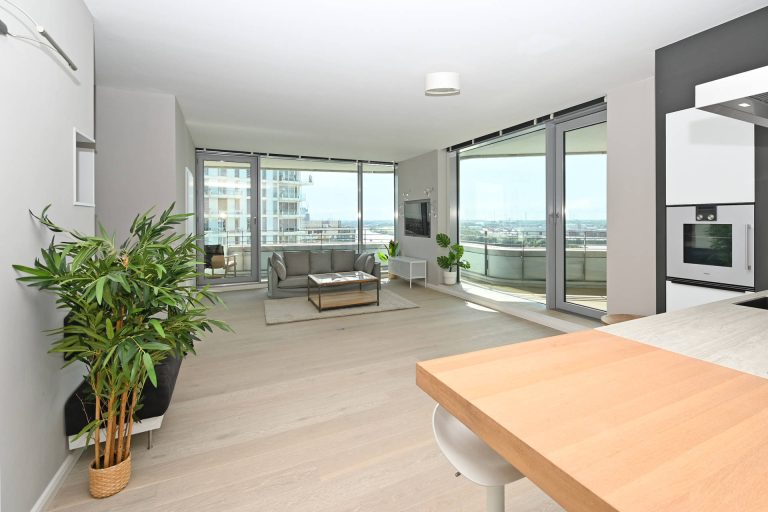 Immobilienangebot - Hamburg - Alle - Exklusive 2 Zimmer Wohnung im Marco Polo Tower/ Hafen City mit Terrasse und Tiefgarage im 11.St.!