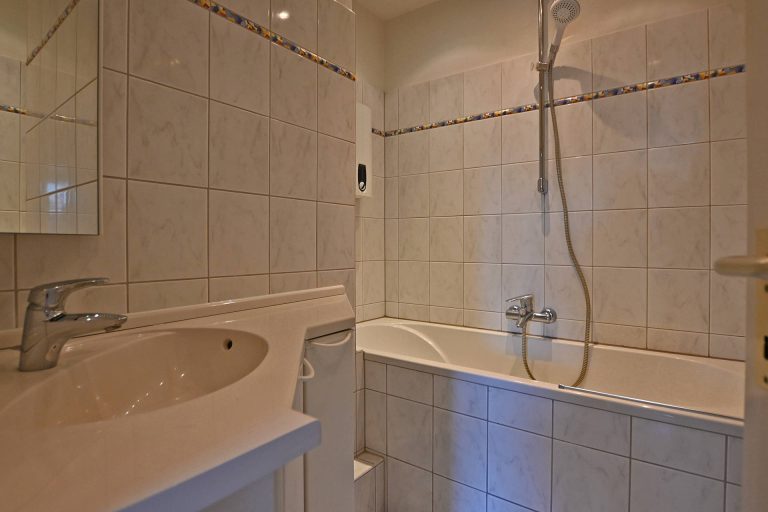 Immobilienangebot - Norderstedt - Alle - Renovierte, schicke Wohnung mit Sonnenbalkon in Top-Lage!