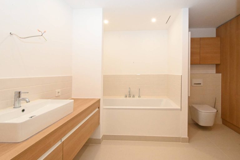 Immobilienangebot - Hamburg - Alle - Moderne 2-Zimmer-Wohnung mit 2 Balkonen im Herzen der Hafencity Hamburg – Erstbezug im 11 Decks!