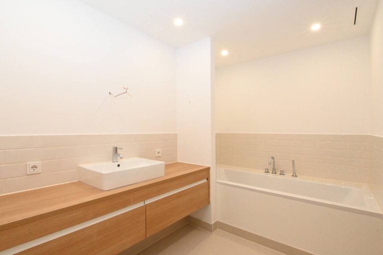 Immobilienangebot - Hamburg - Alle - Moderne 2-Zimmer-Wohnung mit 2 Balkonen im Herzen der Hafencity Hamburg – Erstbezug im 11 Decks!