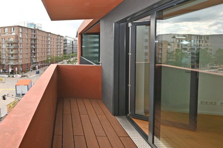 Immobilienangebot - Hamburg - Alle - Moderne 2-Zimmer-Wohnung mit 2 Balkonen im Herzen der Hafencity Hamburg – Erstbezug im 11 Decks!