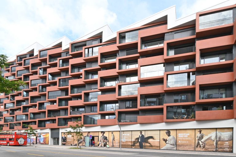 Immobilienangebot - Hamburg - Alle - Moderne 2-Zimmer-Wohnung mit 2 Balkonen im Herzen der Hafencity Hamburg – Erstbezug im 11 Decks!