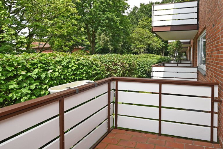 Immobilienangebot - Großhansdorf - Alle - Großzügige und ruhige 3 Zimmer Wohnung im Herzen von Schmalenbeck mit 2 Balkonen und 2 Stellplätzen!