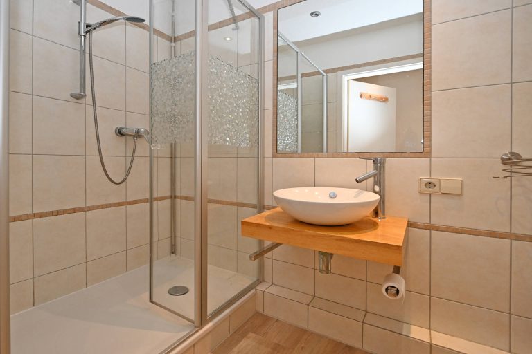Immobilienangebot - Großhansdorf - Alle - Großzügige und ruhige 3 Zimmer Wohnung im Herzen von Schmalenbeck mit 2 Balkonen und 2 Stellplätzen!