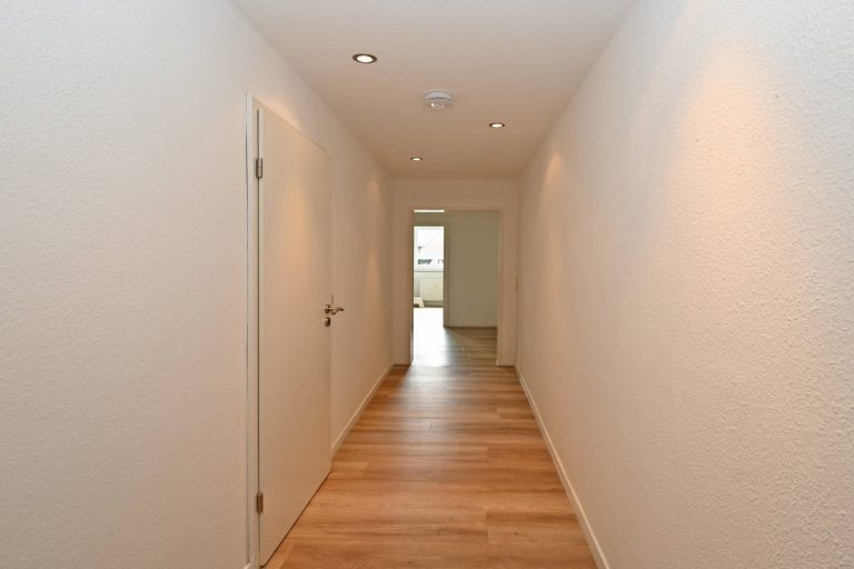 Immobilienangebot - Großhansdorf - Alle - Großzügige und ruhige 3 Zimmer Wohnung im Herzen von Schmalenbeck mit 2 Balkonen und 2 Stellplätzen!