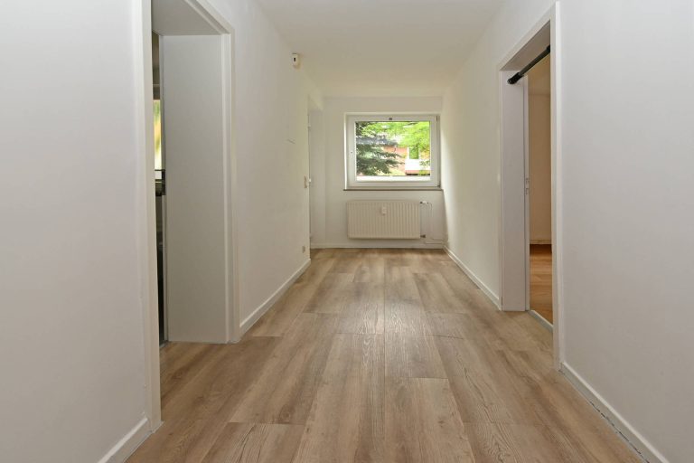 Immobilienangebot - Großhansdorf - Alle - Großzügige und ruhige 3 Zimmer Wohnung im Herzen von Schmalenbeck mit 2 Balkonen und 2 Stellplätzen!