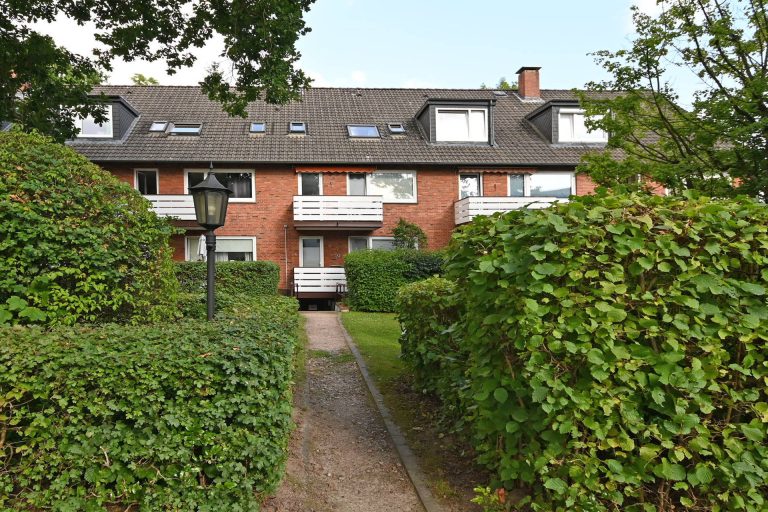 Immobilienangebot - Großhansdorf - Alle - Großzügige und ruhige 3 Zimmer Wohnung im Herzen von Schmalenbeck mit 2 Balkonen und 2 Stellplätzen!
