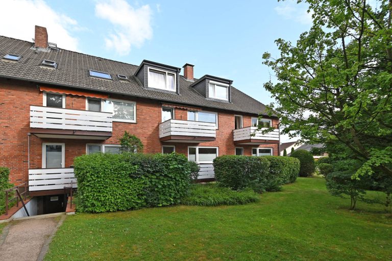 Immobilienangebot - Großhansdorf - Alle - Großzügige und ruhige 3 Zimmer Wohnung im Herzen von Schmalenbeck mit 2 Balkonen und 2 Stellplätzen!