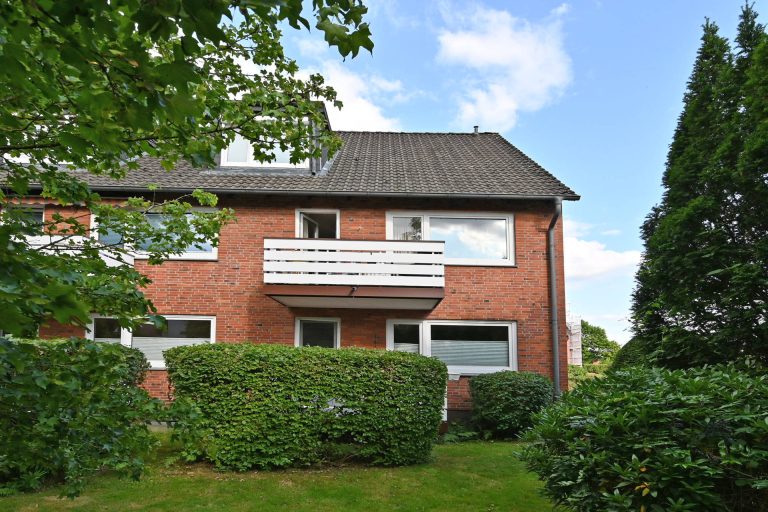 Immobilienangebot - Großhansdorf - Alle - Großzügige und ruhige 3 Zimmer Wohnung im Herzen von Schmalenbeck mit 2 Balkonen und 2 Stellplätzen!