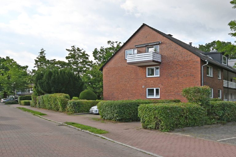 Immobilienangebot - Großhansdorf - Alle - Großzügige und ruhige 3 Zimmer Wohnung im Herzen von Schmalenbeck mit 2 Balkonen und 2 Stellplätzen!
