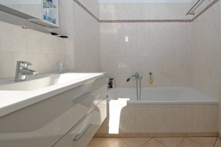 Immobilienangebot - Hamburg - Alle - Moderne 3 Zimmer Wohnung am Eppendorfer Moor mit 2 Balkonen, 2 Bädern und Garagenstellplatz!