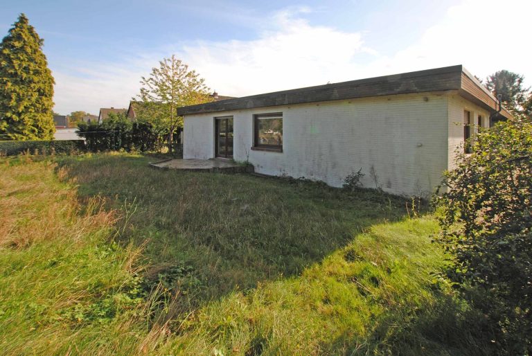 Immobilienangebot - Wedel - Alle - Großes Baugrundstück für 2 Einfamilienhäuser oder
Doppelhäuser im nördlichen Wedel / Holm!