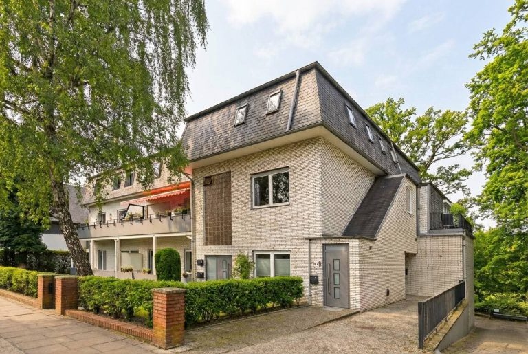 Immobilienangebot - Hamburg / Ohlsdorf - Alle - Außergewöhnliche Maisonette Wohnung am schönen Alsterlauf mit Stellplatz, courtagefrei!