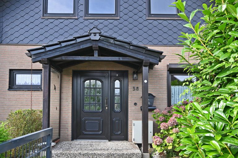 Immobilienangebot - Henstedt-Ulzburg - Alle - Gepflegtes, ruhig gelegenes Endreihenhaus mit Carport auf sonnigem West-Grundstück