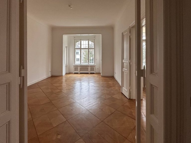 Immobilienangebot - Berlin - Alle - 3-Zimmer-Altbauwohnung in Gründerzeitvilla mit Balkon in Grunewald