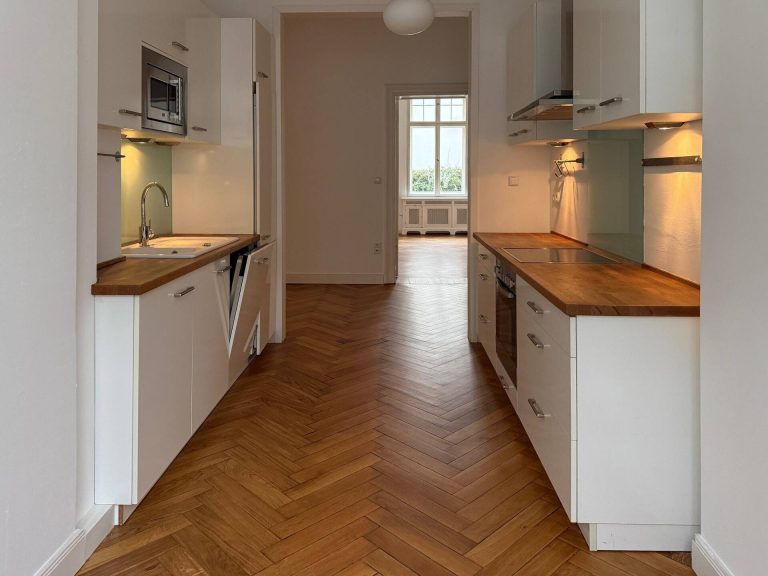 Immobilienangebot - Berlin - Alle - 3-Zimmer-Altbauwohnung in Gründerzeitvilla mit Balkon in Grunewald