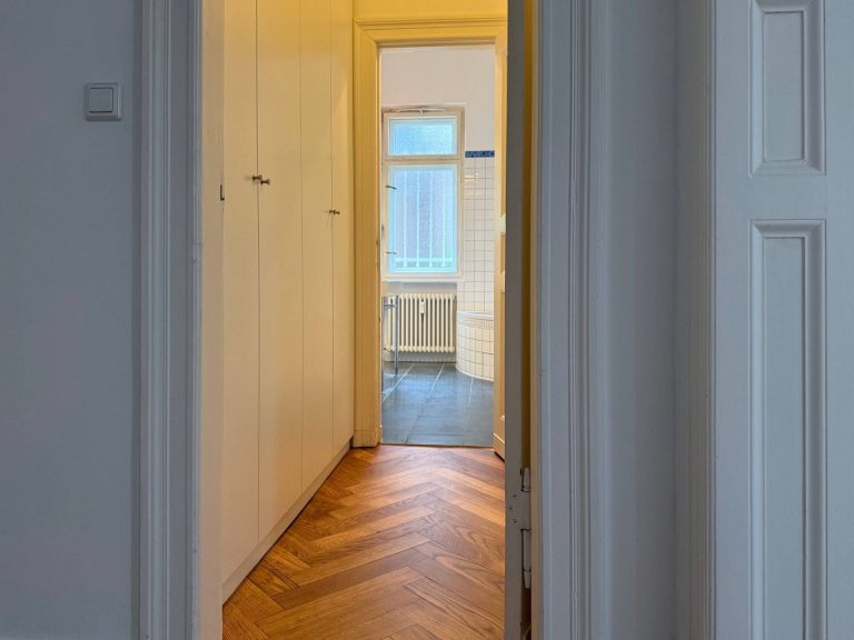 Immobilienangebot - Berlin - Alle - 3-Zimmer-Altbauwohnung in Gründerzeitvilla mit Balkon in Grunewald