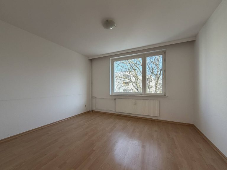 Immobilienangebot - Berlin - Alle - Helle 2-Zimmer-Wohnung mit Balkon und Blick auf den Fürstenplatz - Westend inkl. TG-Stellplatz