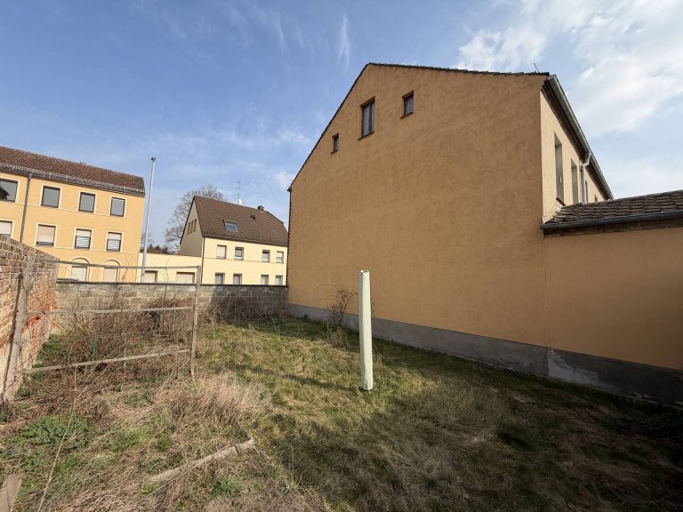 Immobilienangebot - Luckenwalde - Alle - Kleines Mehrfamilienhaus mit 3 Einheiten, nahe dem Bahnhof und mit Ausbaupotential, 5,1 % Rendite