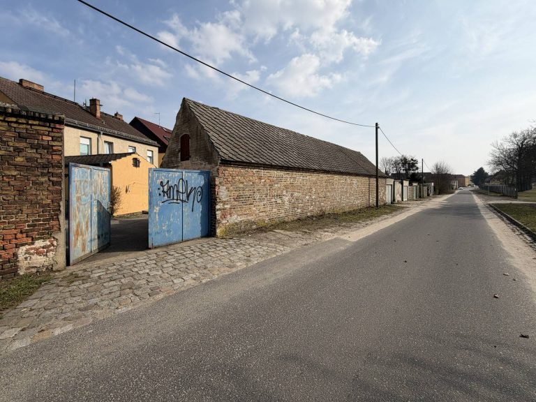 Immobilienangebot - Luckenwalde - Alle - Kleines Mehrfamilienhaus mit 3 Einheiten, nahe dem Bahnhof und mit Ausbaupotential, 5,1 % Rendite