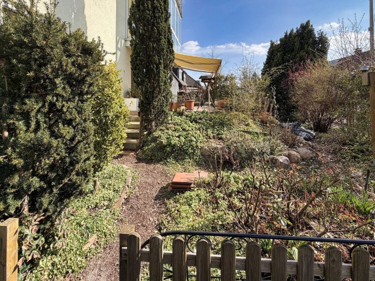 Immobilienangebot - Berlin / Rudow - Alle - Fast wie im Einfamilienhaus: sonnige Wohnung mit eigenem Garten in U-Bahnnähe