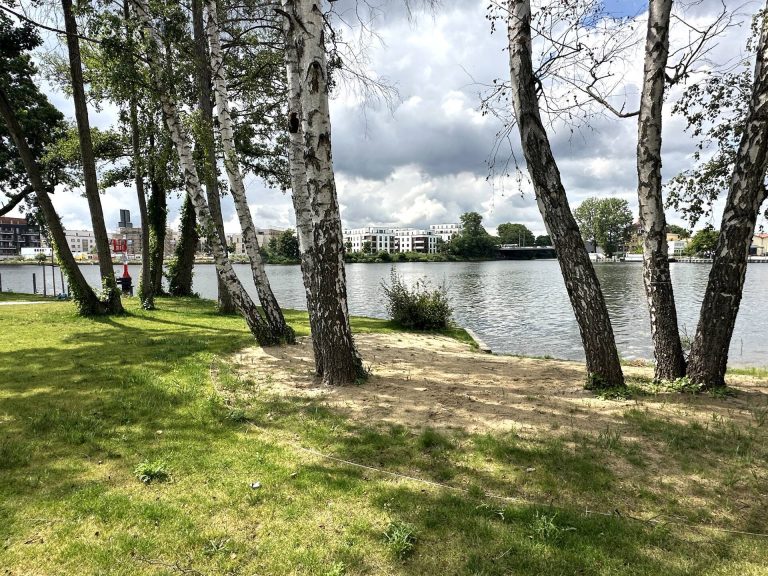 Immobilienangebot - Berlin - Alle - Doppelhaushälfte direkt am Wasser in Köpenick - Gated Community mit privatem Strand an der Dahme