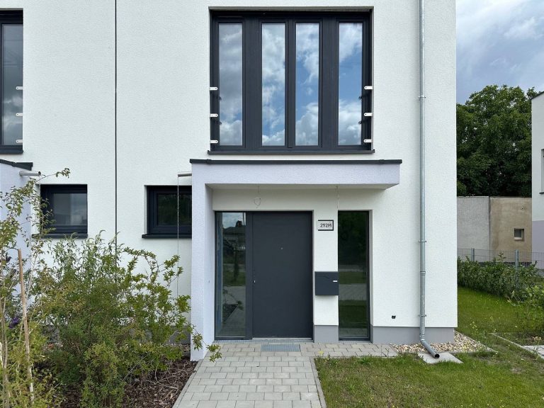 Immobilienangebot - Berlin - Alle - Doppelhaushälfte direkt am Wasser in Köpenick - Gated Community mit privatem Strand an der Dahme