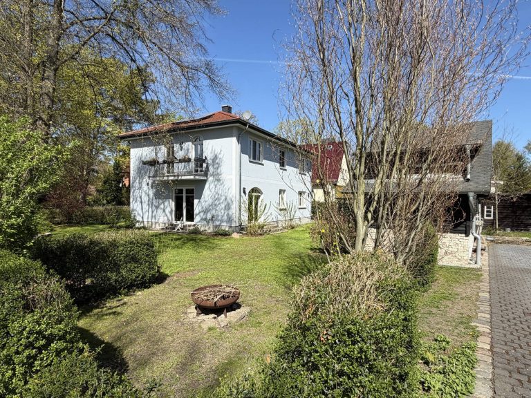 Immobilienangebot - Falkensee / Finkenkrug - Alle - Repräsentatives Haus für die große Familie, weitläufiges Grundstück in ruhiger Lage Finkenkrug