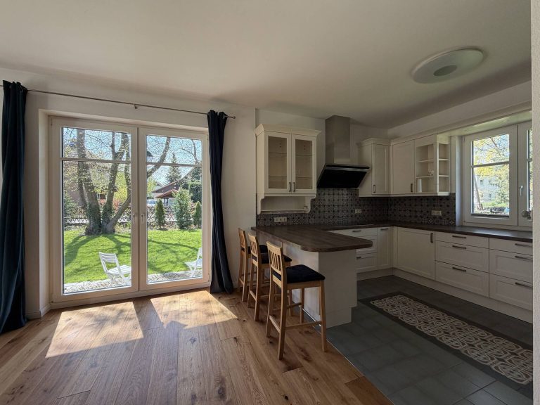 Immobilienangebot - Falkensee / Finkenkrug - Alle - Repräsentatives Haus für die große Familie, weitläufiges Grundstück in ruhiger Lage Finkenkrug