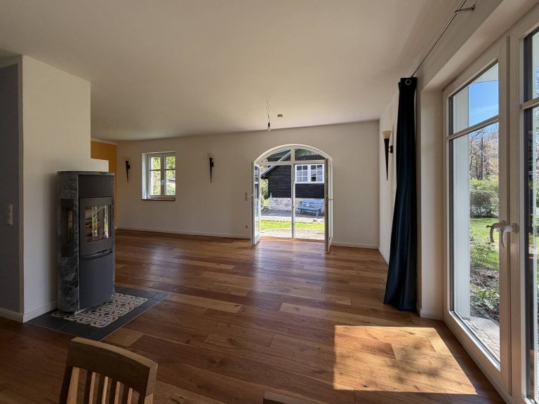 Immobilienangebot - Falkensee / Finkenkrug - Alle - Repräsentatives Haus für die große Familie, weitläufiges Grundstück in ruhiger Lage Finkenkrug
