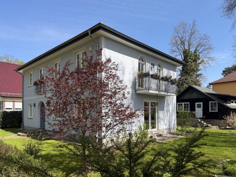 Immobilienangebot - Falkensee / Finkenkrug - Alle - Repräsentatives Haus für die große Familie, weitläufiges Grundstück in ruhiger Lage Finkenkrug