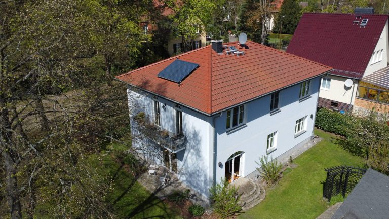Immobilienangebot - Falkensee / Finkenkrug - Alle - Repräsentatives Haus für die große Familie, weitläufiges Grundstück in ruhiger Lage Finkenkrug