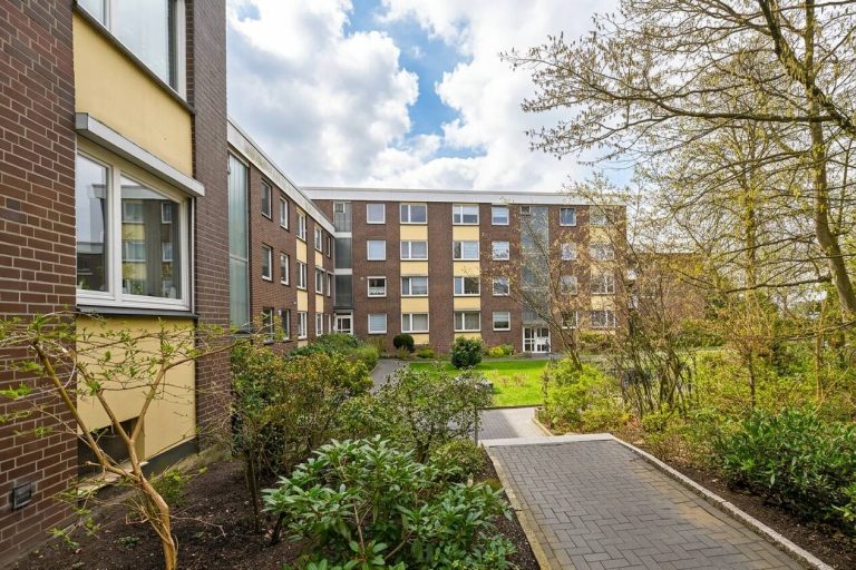 Immobilienangebot - Oststeinbek - Alle - Reserviert - Moderne, sanierte 3 Zimmer ETW mit Tiefgarage und Balkon in guter Lage von Oststeinbek