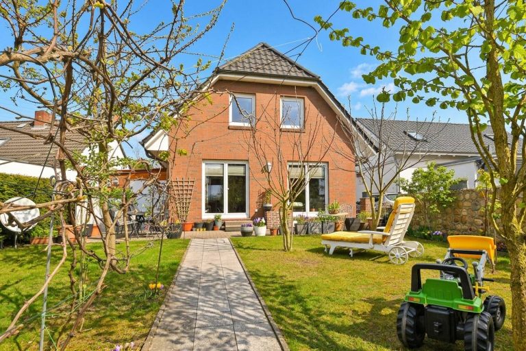 Immobilienangebot - Hamburg - Alle - Eindrucksvoller Rotklinkerbau mit hervorragender Raumaufteilung