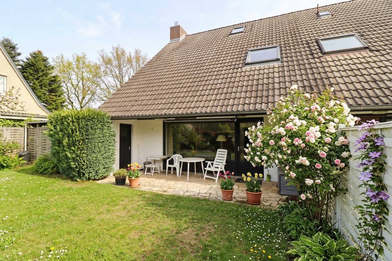 Immobilienangebot - Henstedt-Ulzburg - Alle - Familienfreundliche Doppelhaushälfte mit Garage, Carport und schönem Garten in Henstedt-Rhen