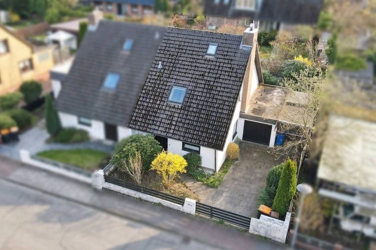 Immobilienangebot - Henstedt-Ulzburg - Alle - Henstedt-Rhen: Familienfreundliche Doppelhaushälfte mit Garage, Carport und schönem Garten